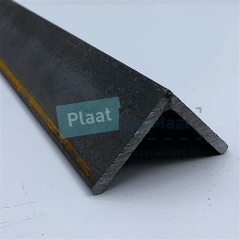 Afbeelding: Voorbeeld van een blank staal hoekprofiel 15x15x3 mm