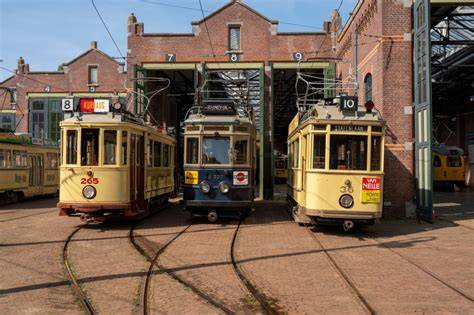 oude tramremise met industriële inrichting