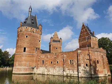 Kasteel-Heugden_fundamenten.jpg