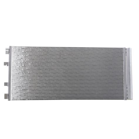 Hoofdpositie van radiator en condensor voor- en zijaanzicht