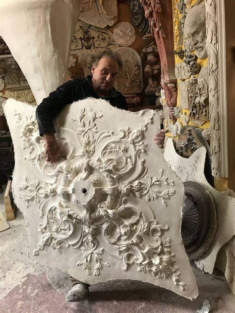 Voorbeeldillustratie: proces van restauratie en montage van ornamenten