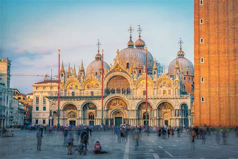 Piazza San Marco met Basiliek, Campanile en Dogepaleis