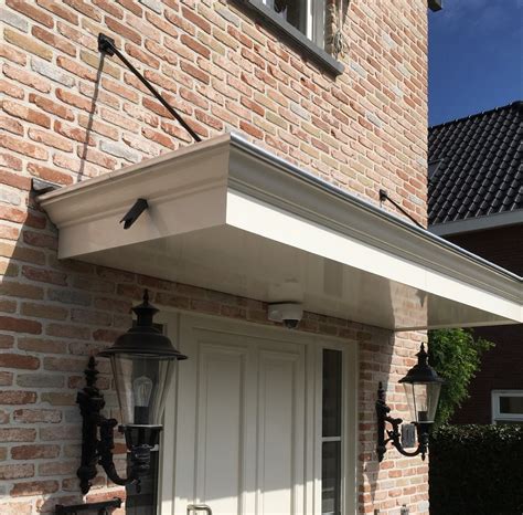 Infographic: Opties voor houten deurluifels, afmetingen en materialen