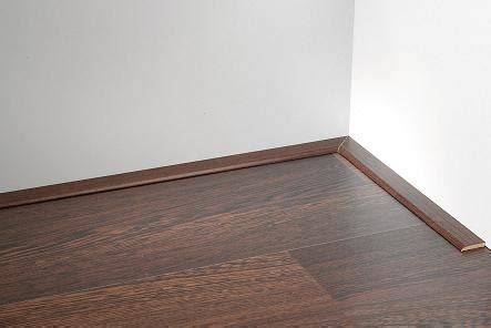 Installatieschema plinten: plak-, muur- en folieplinten