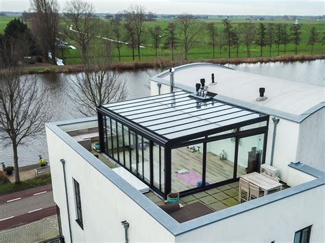 Foto van een geïsoleerd dakterras met een nette afwerking.