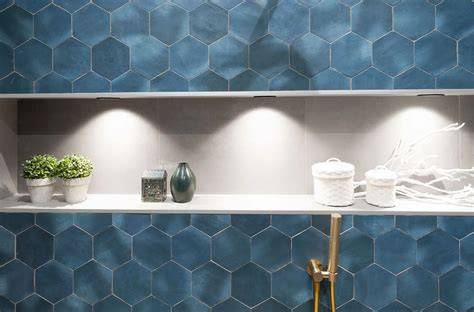 Inspirationele hexagon wandtegels en vloeren met verschillende kleuren en patronen