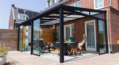 Zwarte aluminium overkapping met matte Gumax coating