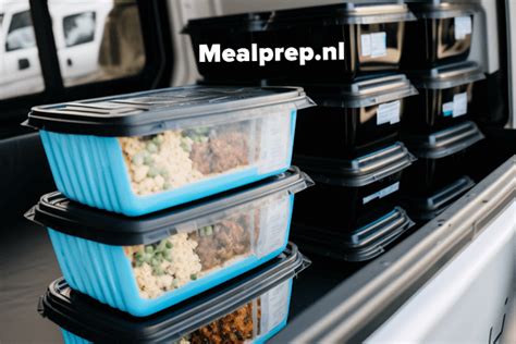 Illustratie van verschillende soorten schuttingplanken en kant-en-klare tuinschermen.