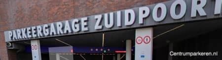 Illustratie van de ingang van de Zuidpoortgarage in Delft.