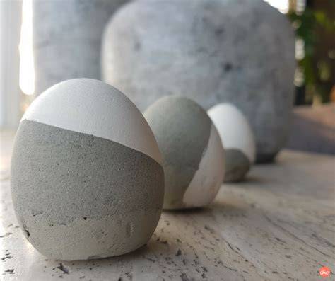 Afbeelding van betonnen paaseieren in een vaas voor inspiratie