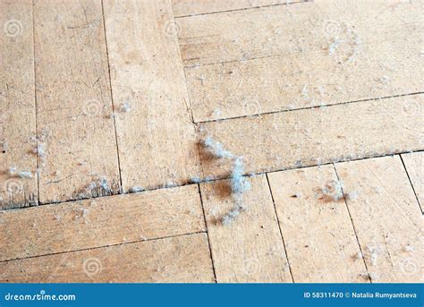 Afgeplakte deur en stucloop op de vloer om stof en vuil te beperken