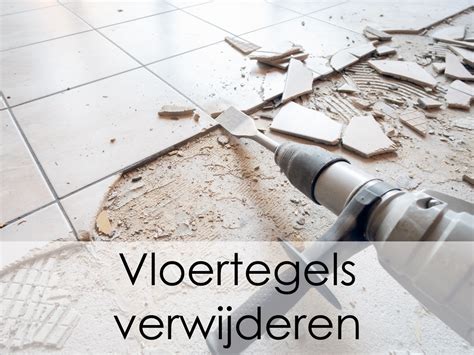 Gedetailleerde weergave van het verwijderen van vloertegels met gereedschap