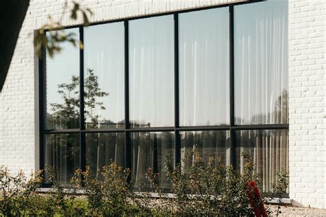 Voorbeeld van de SlimLine 38 profielen met Ferro-toepassing in een historische gevel