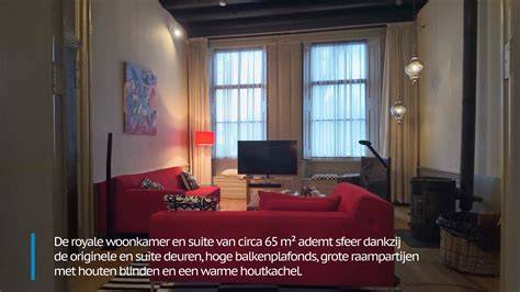 Inhoudelijke afbeelding van hoge dakhoogte en ruime leefruimte