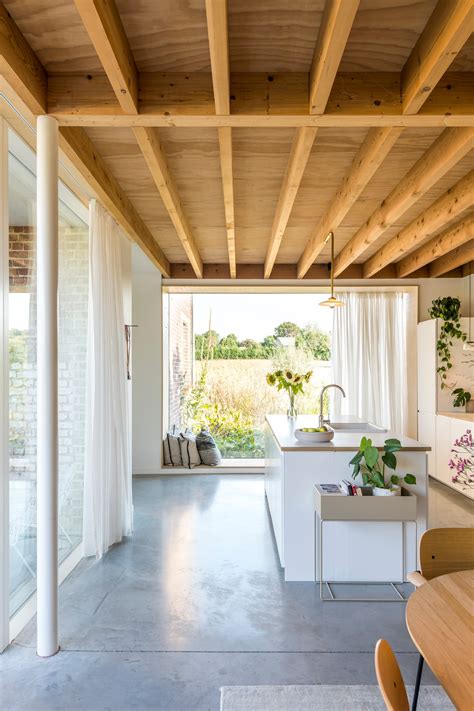 Voor-en-na foto van een verbouwd huis