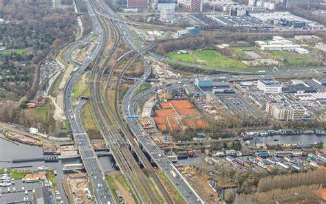 Infographic: huidige route en toekomstige fly-over langs A10 Zuid en A4 richting Schiphol/Den Haag