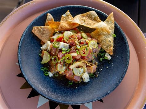 visualisatie van de Sid's Spicy Tuna met shiso-blaadjes