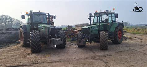 Verduidelijking van twee naast elkaar liggende boerderijen met dierengraven ertussen; langgerekte plattegrond