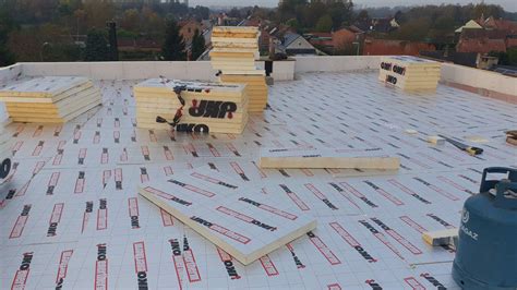 Voorbeeld van PIR-isolatieplaten die worden geplaatst.