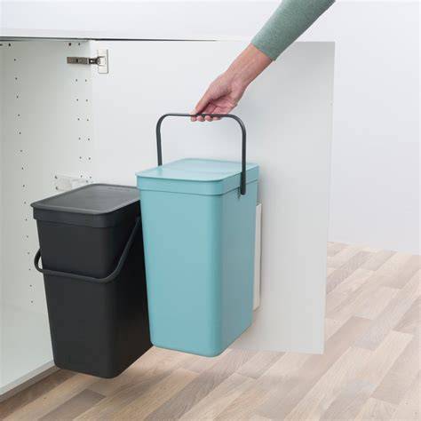 Foto: voorbeelden van Brabantia wand- en staande prullenbakken