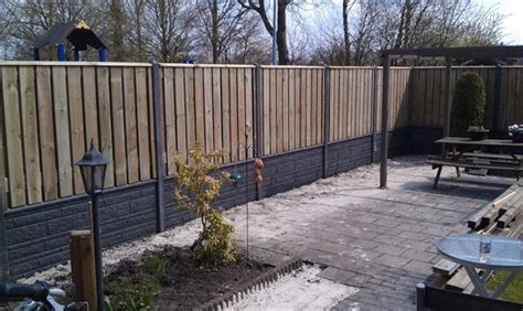 Infographic met een checklist voor het plaatsen van een schutting.