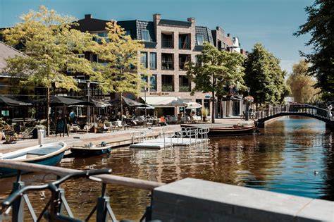 Fabrieksschoorstenen in historisch industrieterrein, kaart of foto van een typisch 19e-eeuws complex