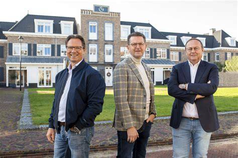 Infographic: Patrilijnen en samenvoegingen Van Rhijn - Damsté - Van Versendaal