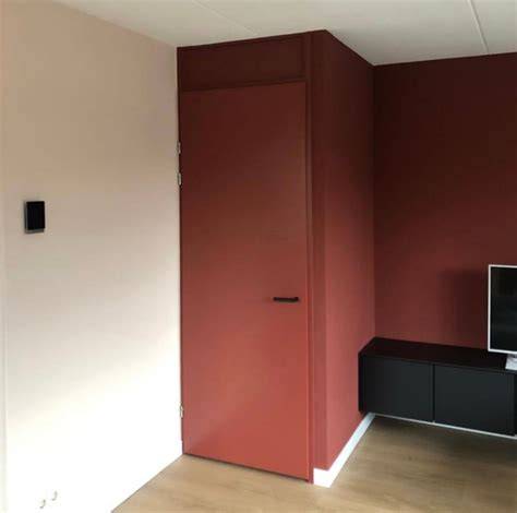 Foto: Voorbeelden van deuren vóór en na spuiten (professioneel gedaan)