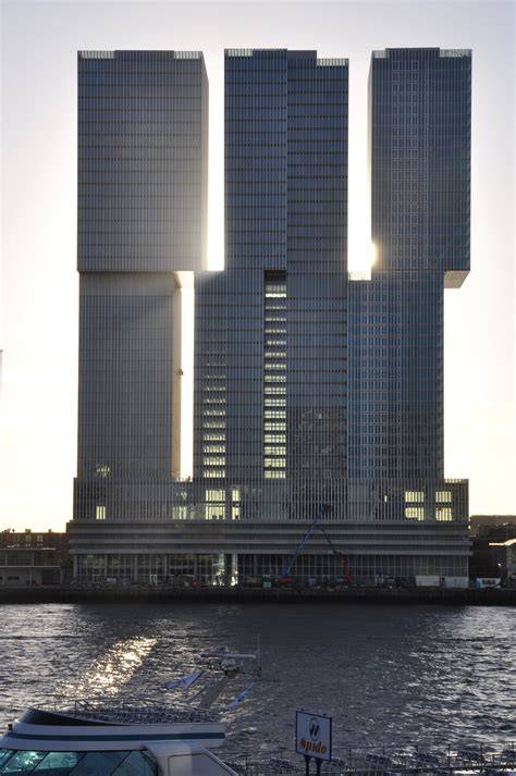 Plan en foto: Wilhelminapier en 'De Rotterdam' (OMA)