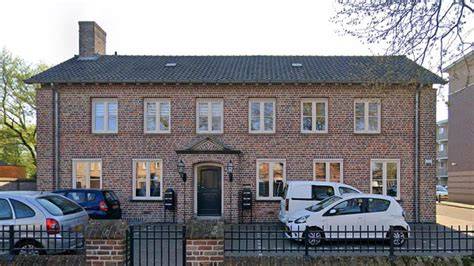 Afbeelding: Voorbeeld van Bossche School-gebouwen met sobere gevels en horizontale ritmiek