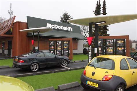 Dubbele McDrive en groene dakopbouw