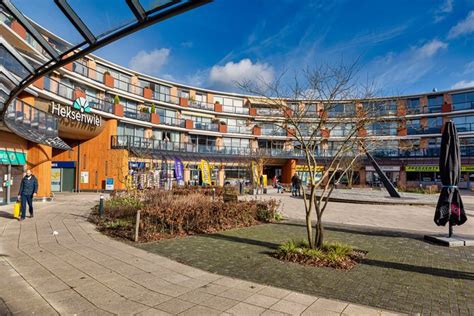 Overzicht van het gerenoveerde dak van Winkelcentrum Heksenwiel