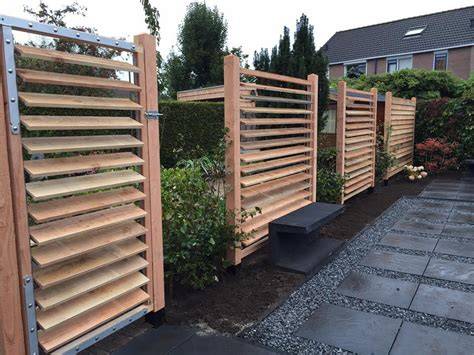 verticale schutting lamellen modern tuin