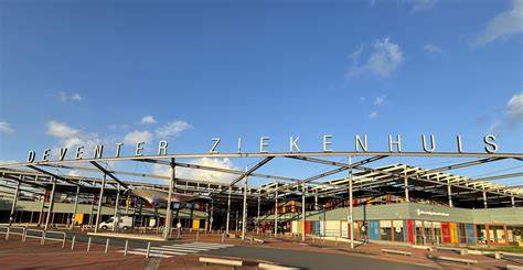 Foto: bouwplaatslogistiek en veiligheidsmaatregelen Deventer Ziekenhuis