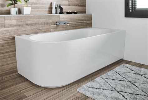 Collage van verschillende badtypen: vrijstaand, inbouw en hoekbad