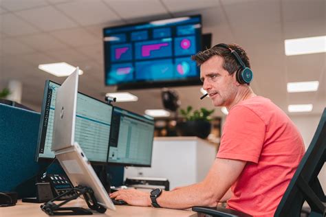 Infographic die het proces van beheer op afstand van gebouwinstallaties illustreert