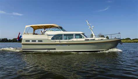Bezoek Dolphin Yachtbrokers aan boord van klassieke motorjachten