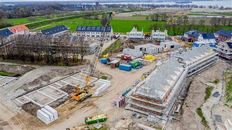 Illustratie: bouwsystemen voor betonzwembaden (prefab, blokken, spuitbeton)