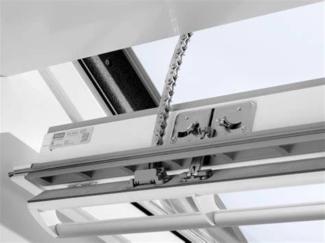 Foto: Velux GGL met bediening en ventilatieklep