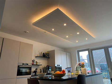Diagram: zwevend vs. vast verlaagd plafond met LED-verlichting