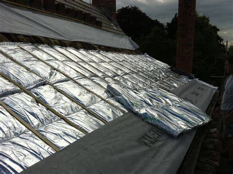 foto: montagevoorbeeld isolatiefolie op dak