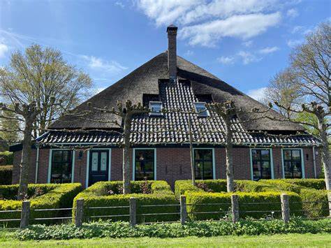 schematische kaart van stolpboerderij met centrale haard als trap