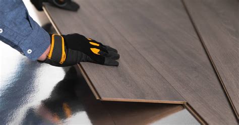 Illustratie van de drie methoden voor het zwevend leggen van een houten vloer.
