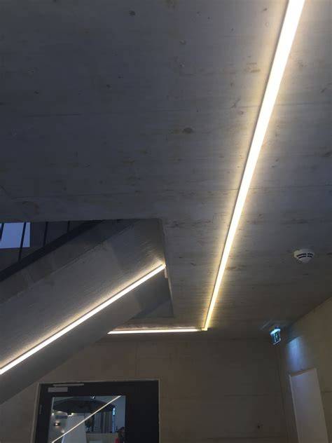 Schema: Plaatsing en aansluitingen van LED profielen in plafond en wand