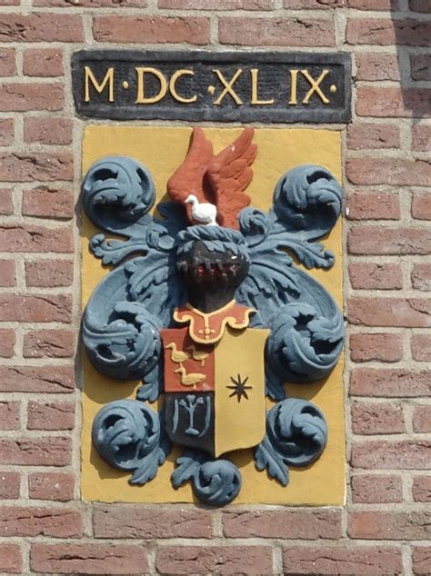 Gevelsteen met Jacobsschelp (Pelgrimsmerk) in Haarlem