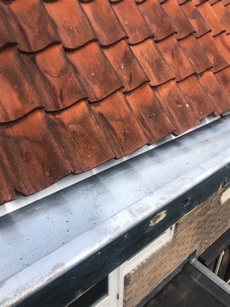 Integrale inspectie van dakranden, goten en schoorstenen