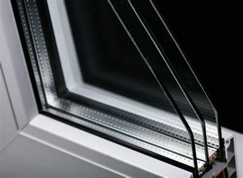 Voorbeeld van een modern passiefhuis met grote driedubbele beglazing.