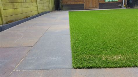 Showtuin met voorbeelden van bestratingen en (kunst)gras