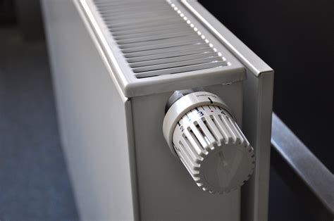 Illustratie van benodigde gereedschappen voor het afdoppen van een radiator.