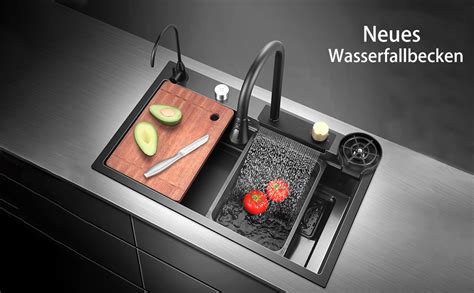 Spoelbak met diverse accessoires zoals snijplank en zeef